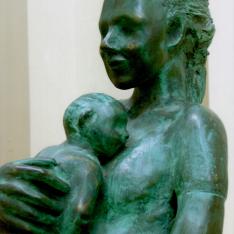 Maternità, particolare – bronzo, 2004 (presso Fondazione S. Giuseppe, Palazzo Soleri Rimini)
